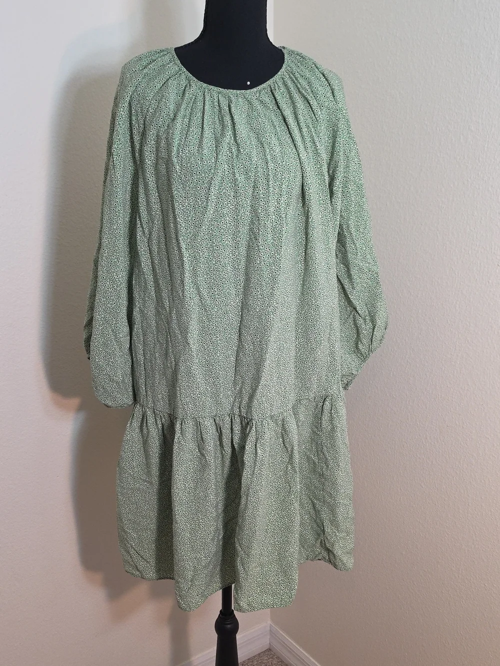 H&M Light Green Tiered Long-Sleeve Dress